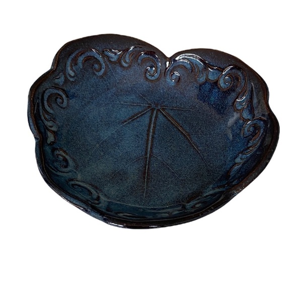 Thomas Pottery Seagrove NC Leaf Dish - Picture 2 of 8